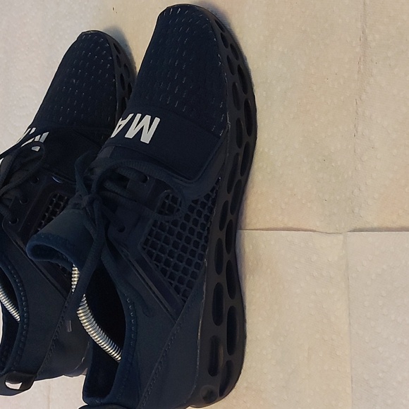 - Men's shoes - Picture 4 of 10